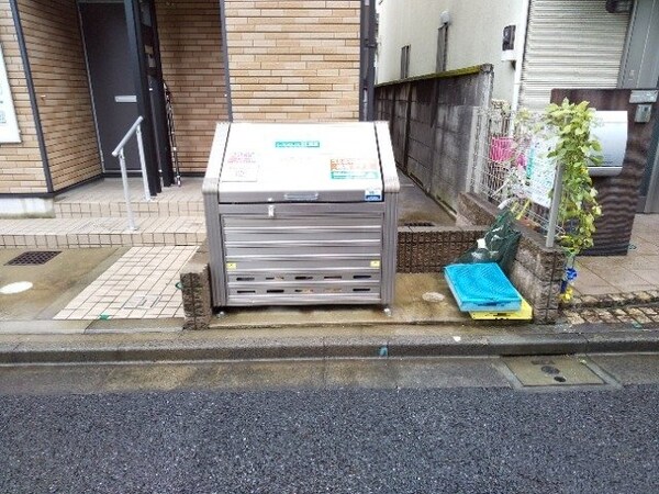 ロビー(ごみ捨て場)