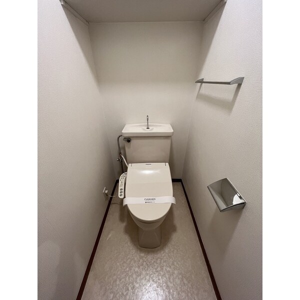 トイレ(※同タイプ・別部屋の写真になります)