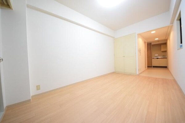 その他(白を基調としたお部屋です)