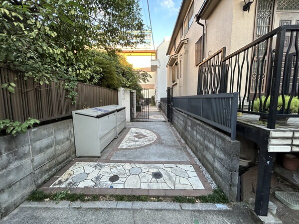 エントランス(庭)