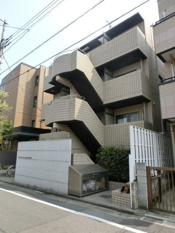 外観(閑静な住宅街に有ります)