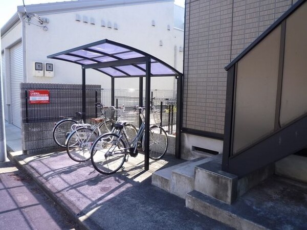 エントランス(自転車置き場)