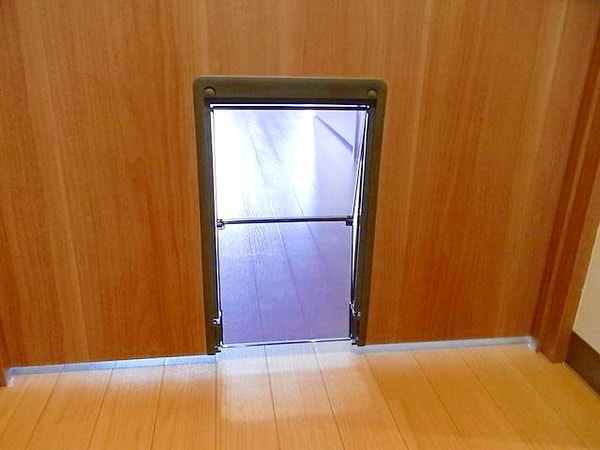設備(くぐりぬけドア付き)