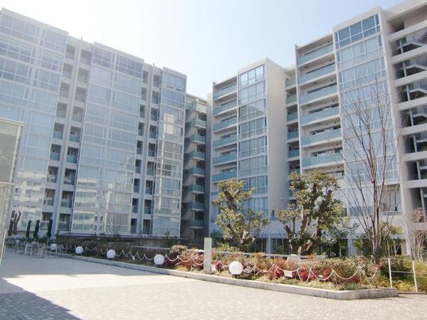 外観(★スーパー・ドラッグストア併設のマンションです★)