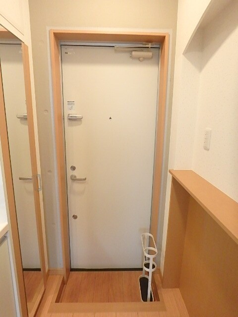 物件内観写真7　(玄関スペース)