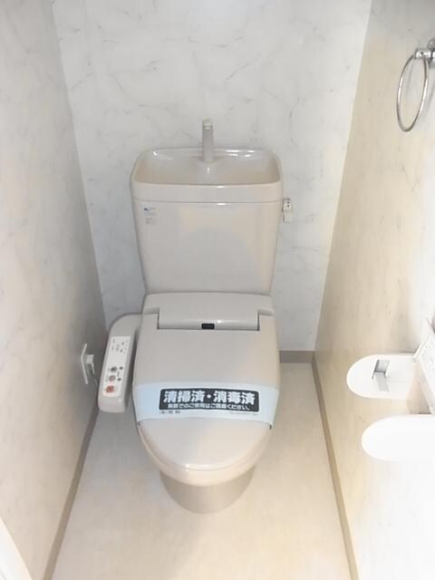 物件内観写真2　(洗浄機能付トイレ)