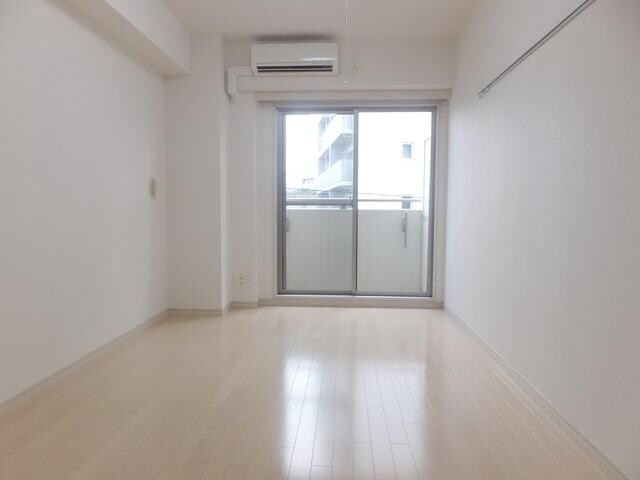 物件内観写真6　(洋室７．３帖フローリング)