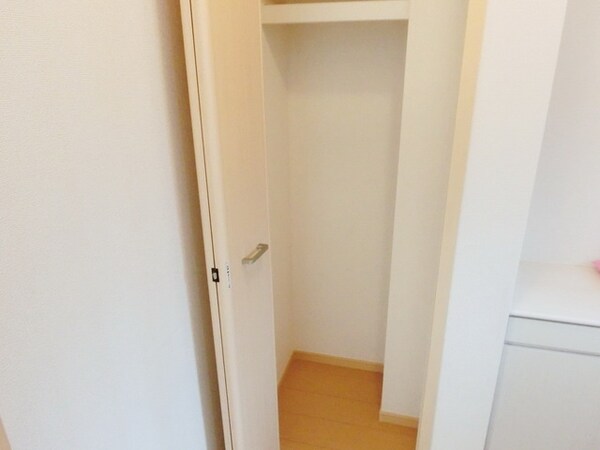 設備(★玄関ホールの収納も奥行きが広く便利です★)