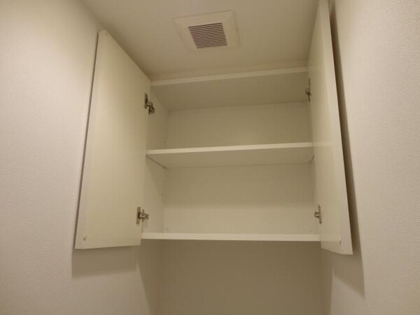 トイレ(★トイレの上部の収納です★)