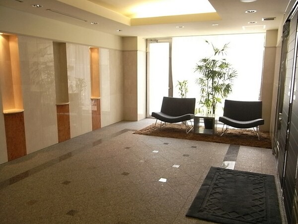 エントランス(ゆったりとしたエントランススペース)