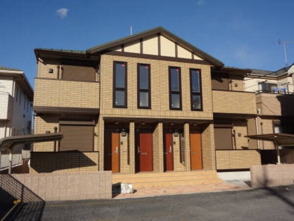 外観(★目の前駐車場で日当たり良好★)