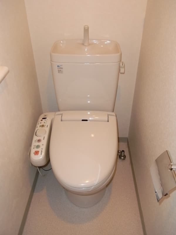 トイレ(温水洗浄機能付き暖房便座)
