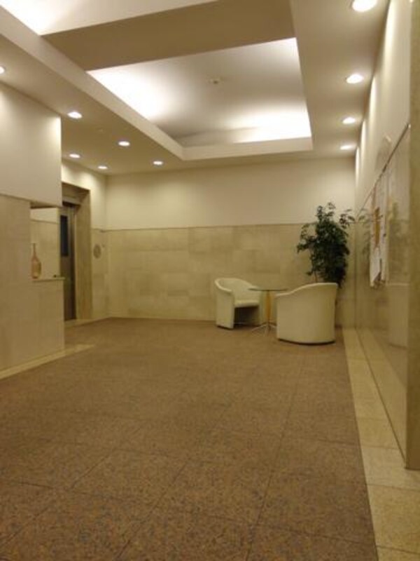 エントランス(１階の共用ロビー)