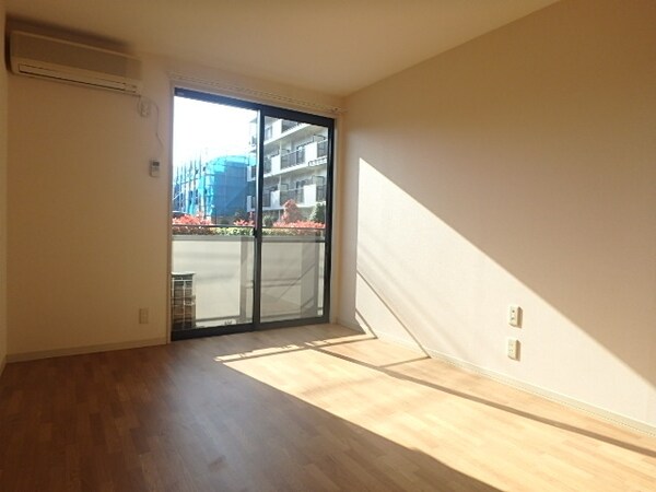 その他室内・内装(明るいリビング)