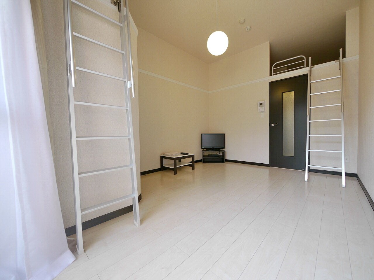 物件内観写真3　(リビング/居室)