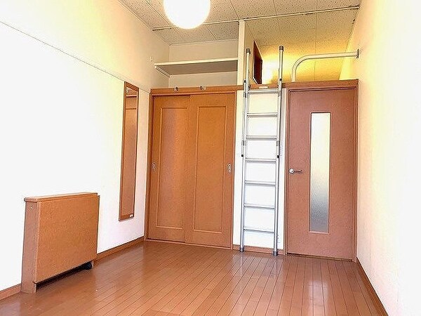 リビング・居室(※各階によって床材相違)