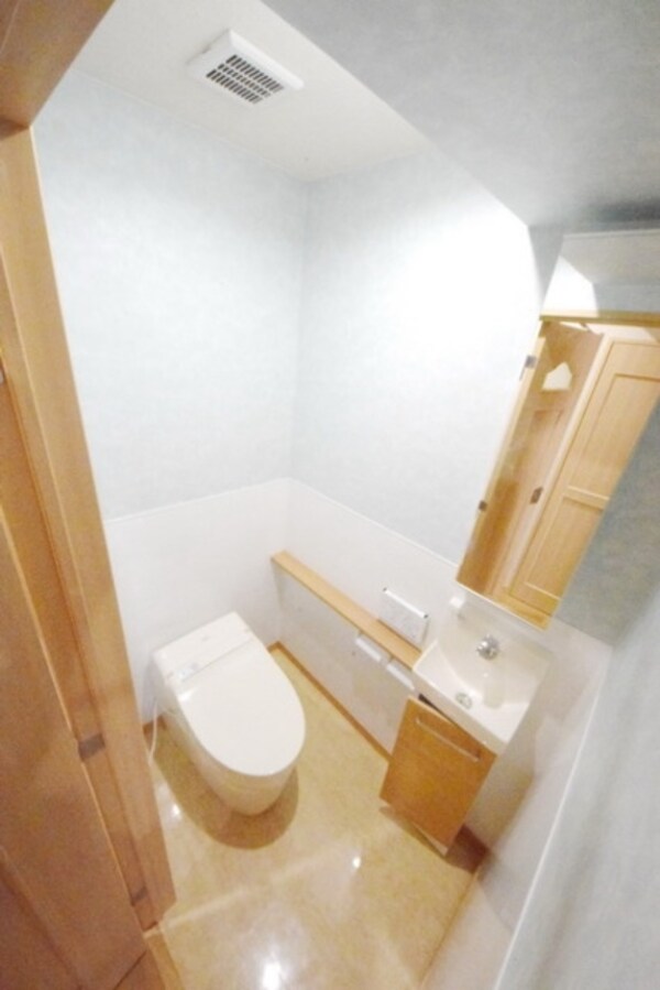 トイレ(※写真は同タイプのお部屋のものとなります。)