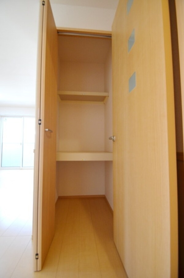 収納(※写真は同一建物内の別間取りタイプの写真です)