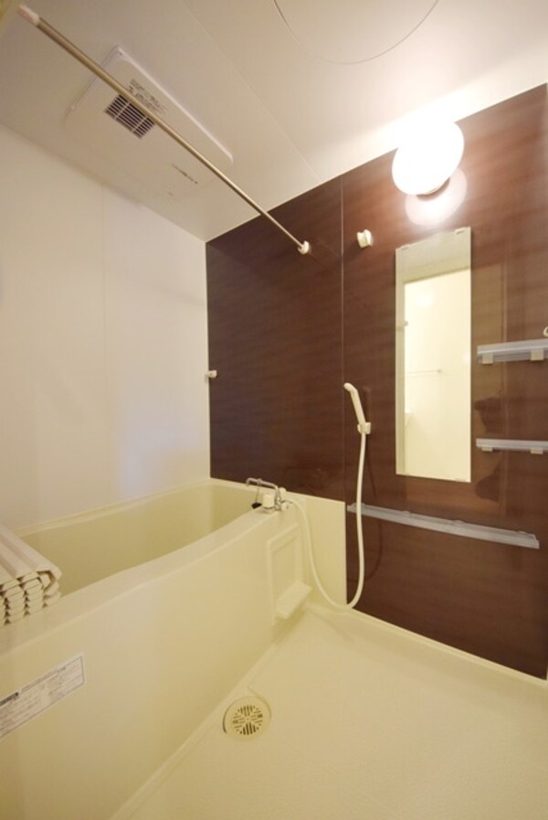 バス／シャワールーム等(同物件内他号室の室内写真です。)