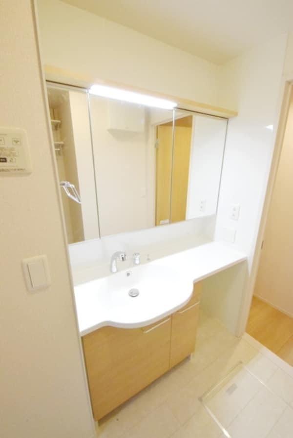 洗面(三面鏡付き独立洗面台)