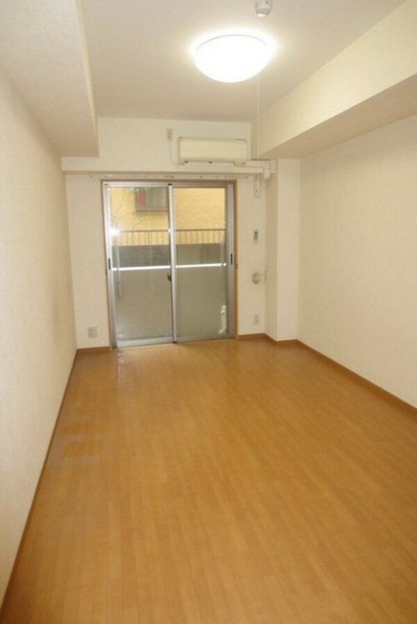 リビング・居室(9.8帖の広いお部屋です。)