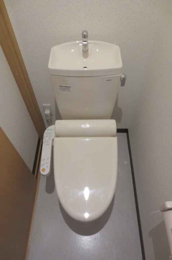 トイレ(ウォシュレット付き)