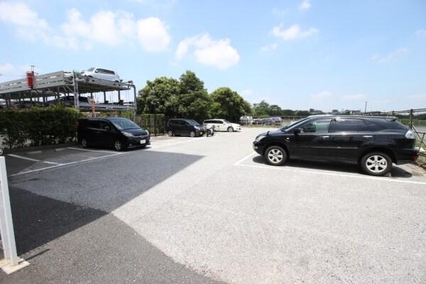 駐車場(広々とした駐車場)
