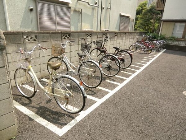 駐車場(敷地内の駐輪場・バイク)