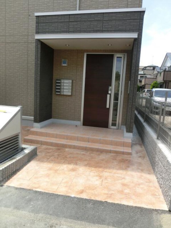 エントランス(エントランス　オートロック完備)