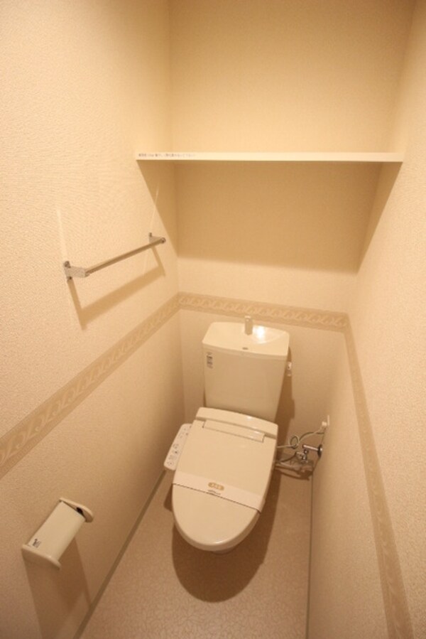 トイレ(ウォシュレット完備)