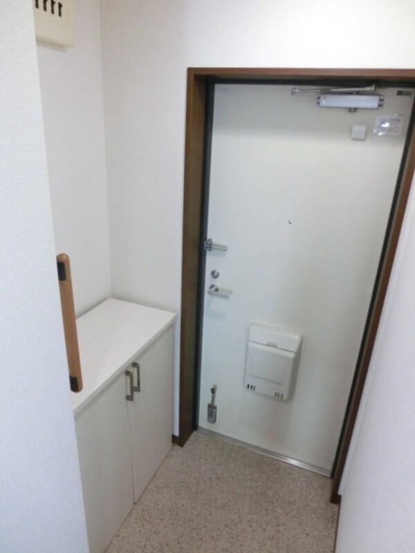 玄関(シューズBOX完備)
