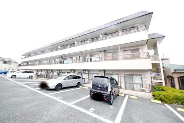 外観(閑静な住宅街に位置しているマンションです)
