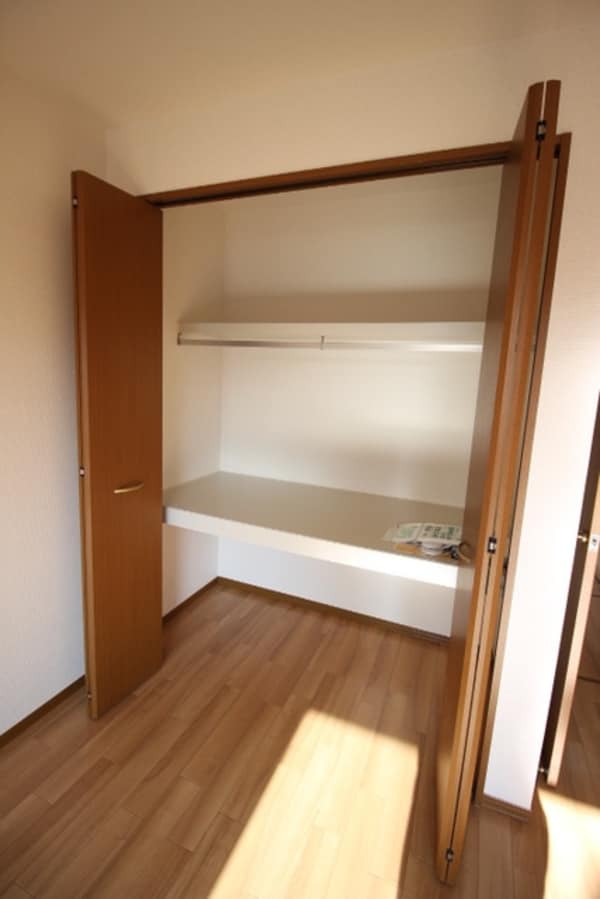 設備(たっぷり入る物入れ)