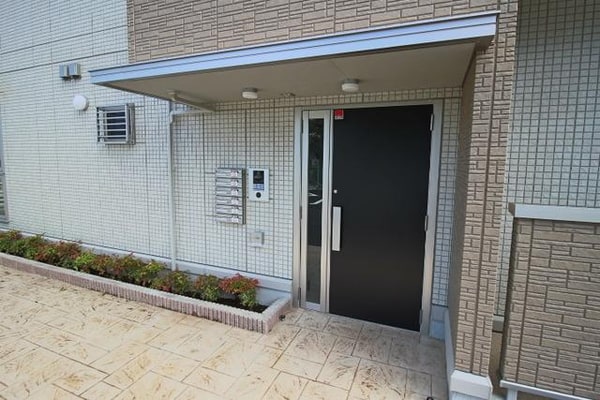エントランス(オートロック完備)