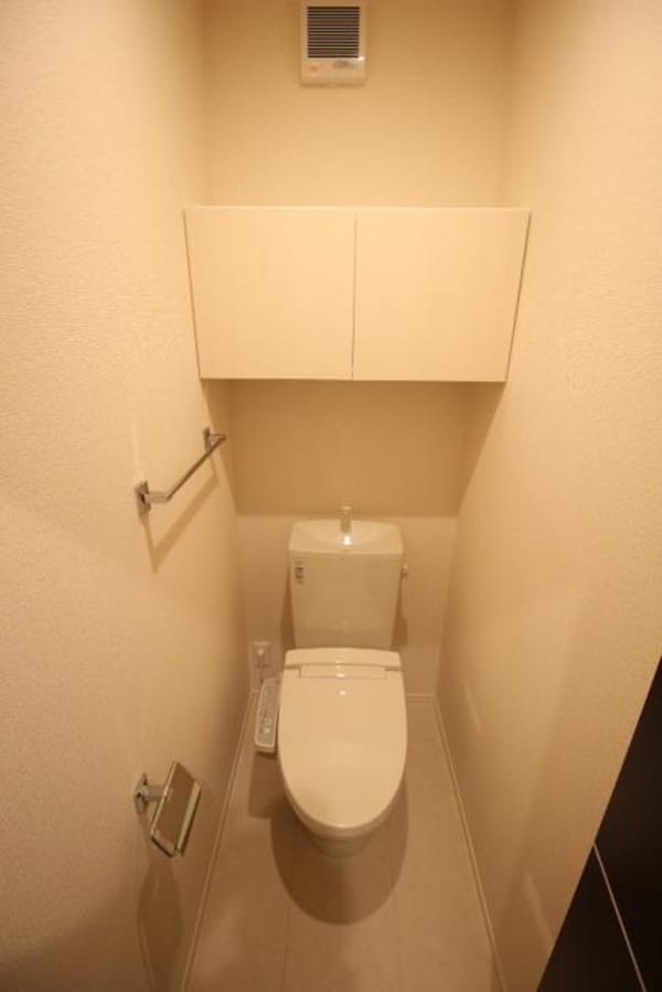 トイレ(ウォシュレット完備)