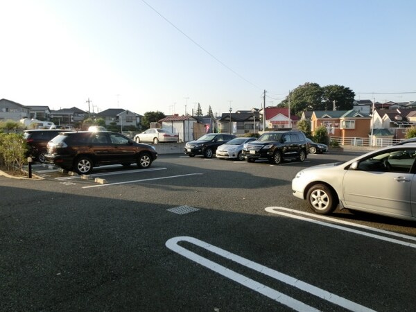 駐車場(広々とした駐車場)