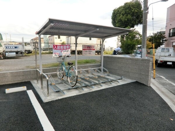共有部分(屋根付き駐輪場あり)