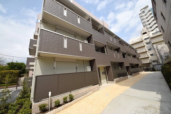 外観(地上3階建て)