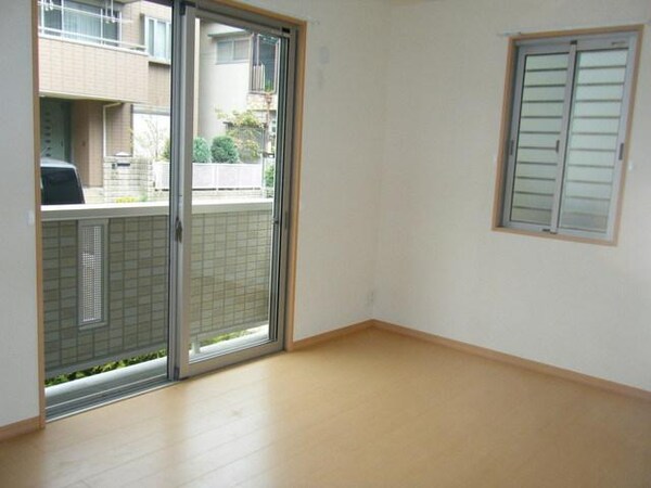 その他室内・内装(2面採光の洋室です)