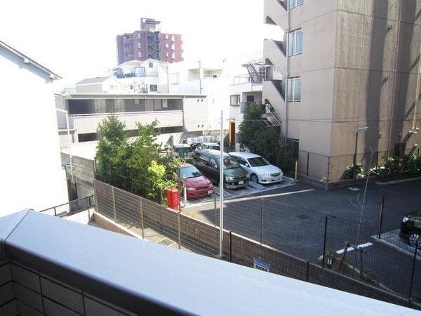 眺望(目の前は駐車場です)