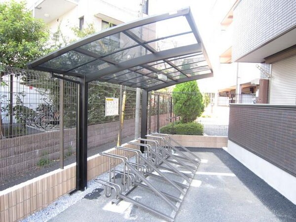 共有部分(屋根付き駐輪場です)
