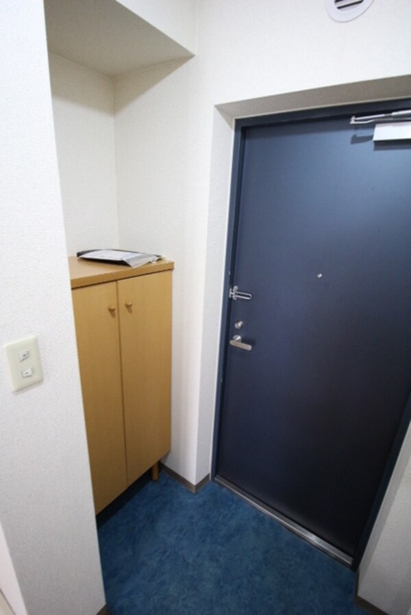 玄関(シューズBOX完備)