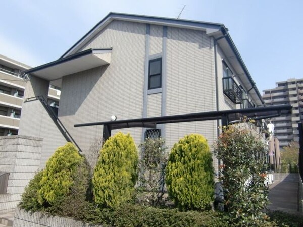 外観(住宅街に建つ綺麗なアパートです。)