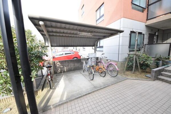 共有部分(屋根付き駐輪場)