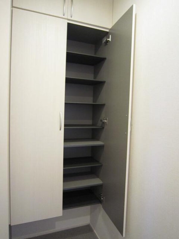 玄関(シューズボックス付)