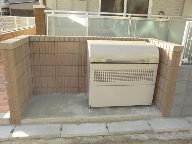 物件内観写真19　(敷地内ゴミステーションです)