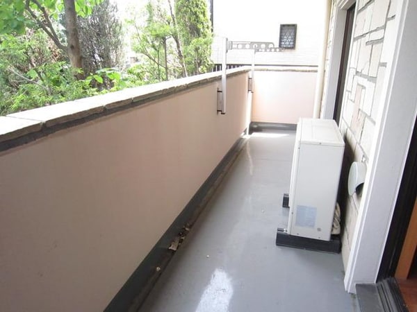 バルコニー(幅広いバルコニーです)