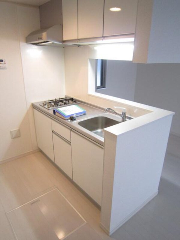 キッチン(システムキッチン完備)