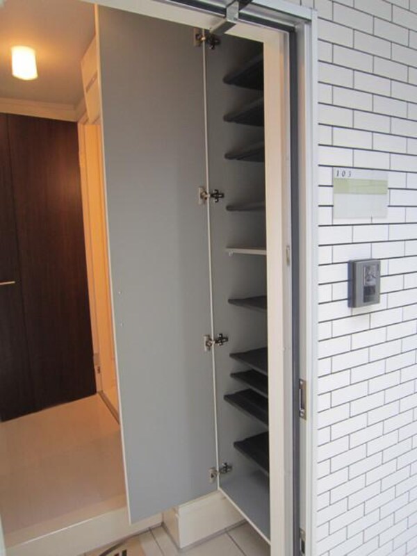 玄関(シューズボックス付玄関)