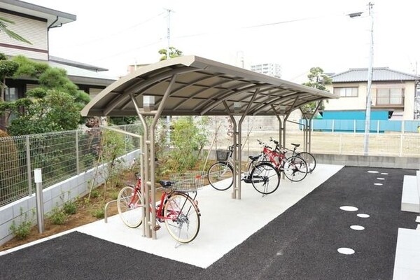 共有部分(屋根付き駐輪場です)